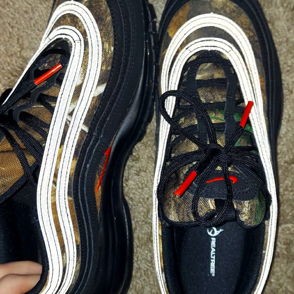 Air maxes 97